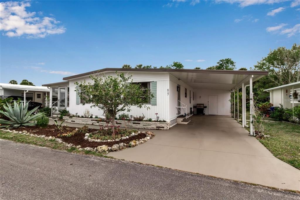 Picture of 617 Cervina Drive S, Venice, FL 34285
