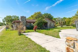 Picture of 1501 W Trapnell Rd, Plant City, FL 33566