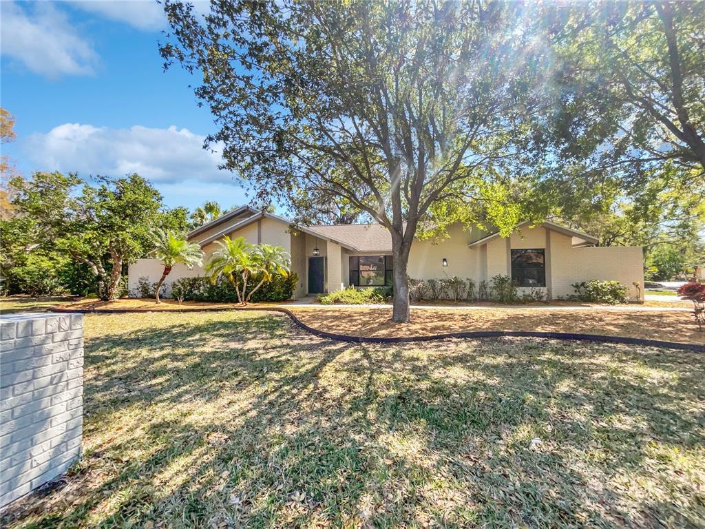 Picture of 3010 Pine Club Drive, Plant City, FL 33566