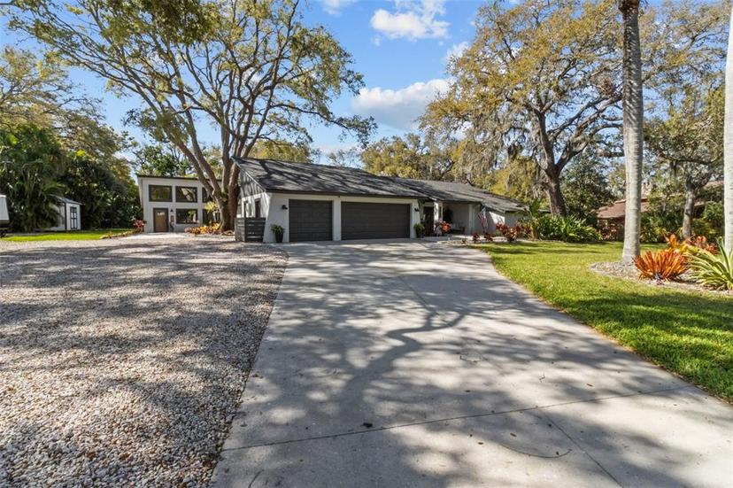 Picture of 2085 Lynnwood Court, Dunedin FL 34698