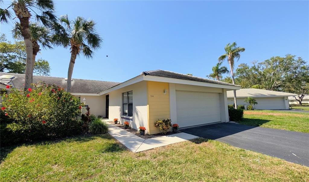 Picture of 334 Pembroke Lane S Unit 219, Venice, FL 34293