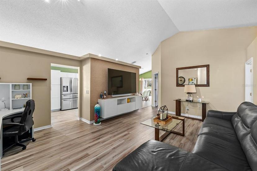 Picture of 112 Thorne Meadow Pass, Davenport FL 33897