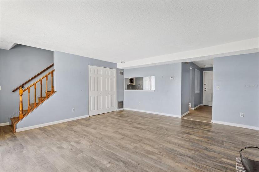 Picture of 4907 Silver Oaks Village Unit D, Orlando FL 32808