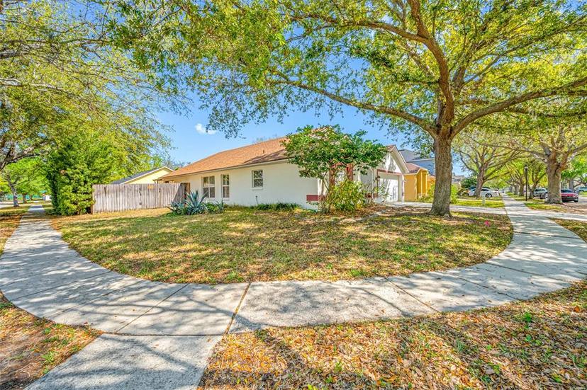 Picture of 7116 Colony Pointe Drive, Riverview FL 33578