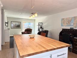 Picture of 8711 Plum Ln, Temple Terrace, FL 33637