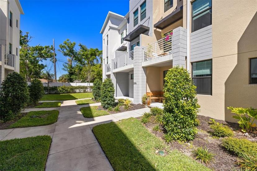 Picture of 2570 12Th Place N, St Petersburg FL 33713
