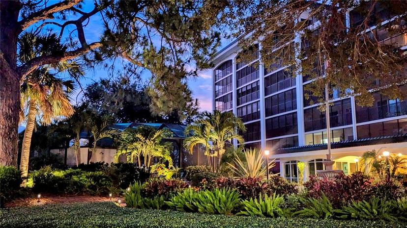 Picture of 512 W Venice Avenue Unit 102, Venice FL 34285