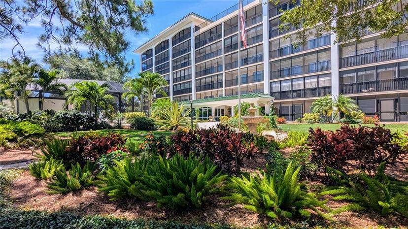 Picture of 512 W Venice Avenue Unit 102, Venice FL 34285