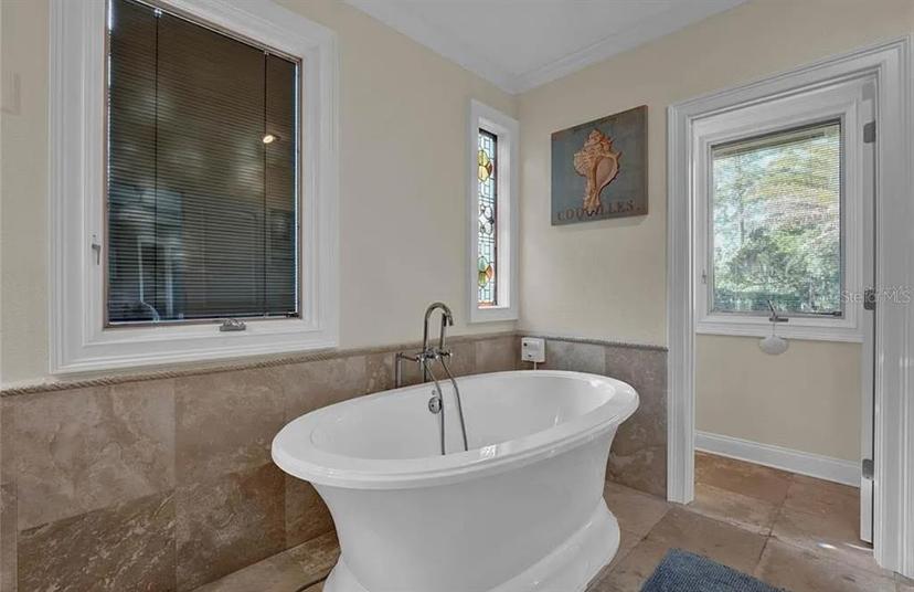 Picture of 6115 Linneal Beach Drive, Apopka FL 32703