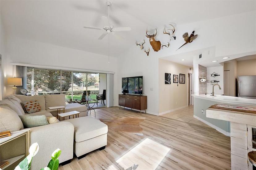 Picture of 5385 Admiral Way, Oxford FL 34484