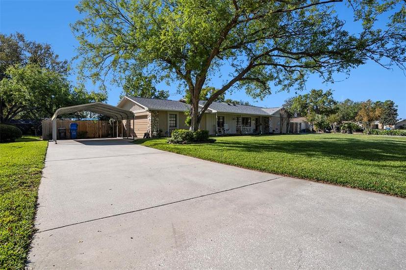Picture of 2208 Parkwood Drive, Valrico FL 33594