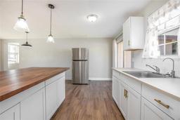 Picture of 852 Derbyshire Road, Daytona Beach, FL 32117