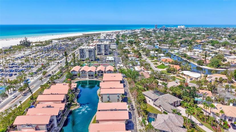 Picture of 1113 Lake House Circle Unit C110, Sarasota FL 34242