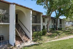 Picture of 2575 Pine Ridge Way S Unit D1, Palm Harbor, FL 34684