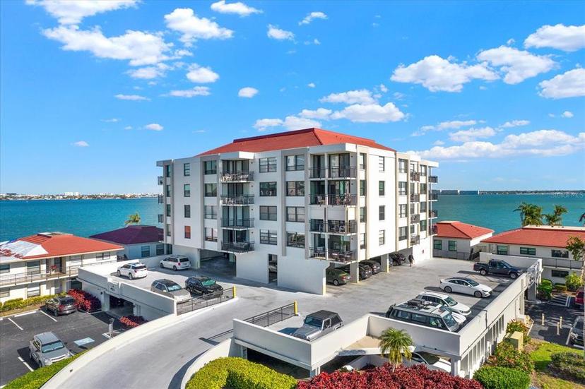 Picture of 6211 Sun Boulevard Unit 404, St Petersburg FL 33715