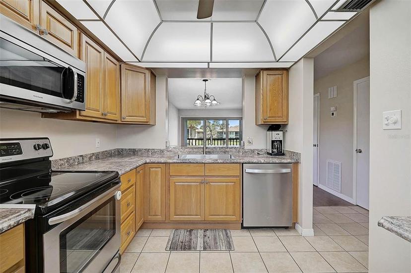 Picture of 5201 Lake Village Drive Unit 14, Sarasota FL 34235