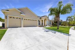 Picture of 1043 Carriage Park Drive, Valrico, FL 33594