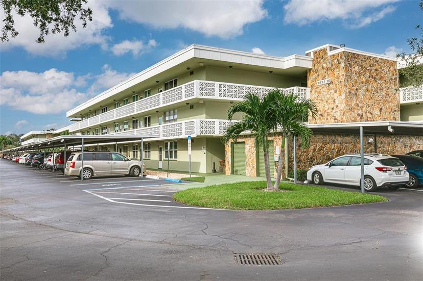 Picture of 4885 1St Street Ne Unit 305, St Petersburg FL 33703
