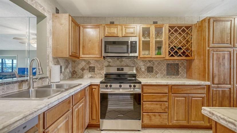 Picture of 5630 Golf Pointe Drive Unit 205, Sarasota FL 34243