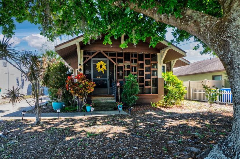 Picture of 948 Dora Avenue, Tavares FL 32778