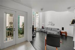 Picture of 4950 Bayshore Boulevard Unit 14, Tampa, FL 33611
