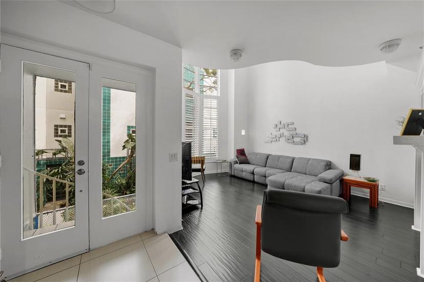 Picture of 4950 Bayshore Boulevard Unit 14, Tampa FL 33611