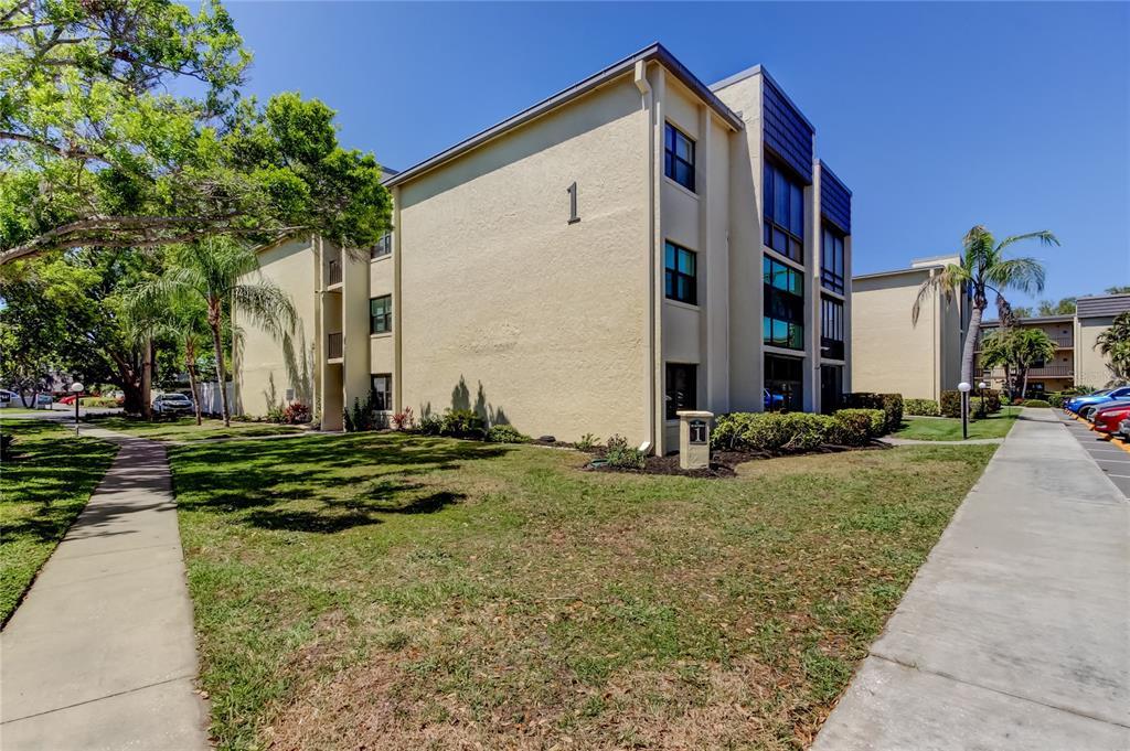 Picture of 14130 Rosemary Lane Unit 1201, Largo, FL 33774