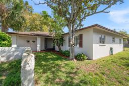 Picture of 1651 Summit Way, Dunedin, FL 34698
