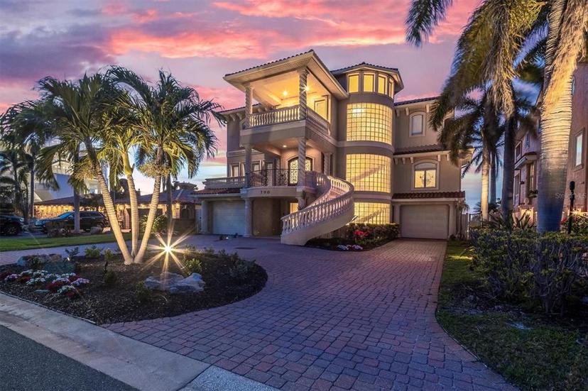 Picture of 700 126Th Avenue, Treasure Island FL 33706