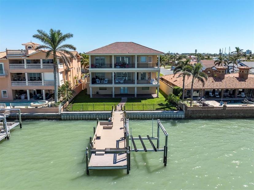 Picture of 700 126Th Avenue, Treasure Island FL 33706