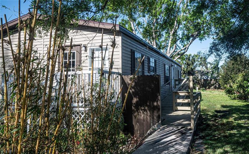 Picture of 12720 Four Oaks Road, Tampa FL 33624