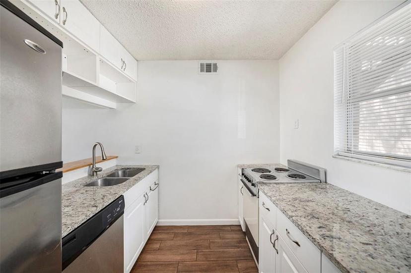 Picture of 10453 Carrollbrook Circle Unit 122, Tampa FL 33618
