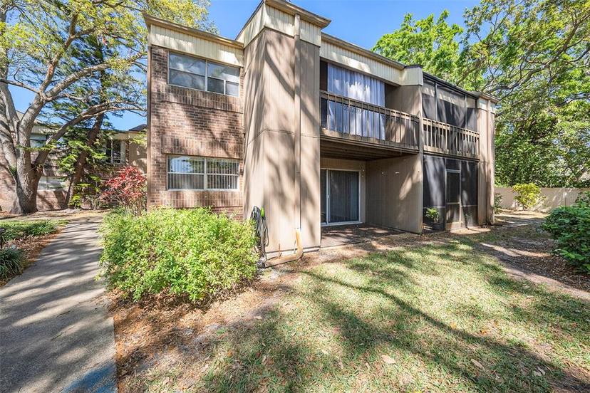 Picture of 10453 Carrollbrook Circle Unit 122, Tampa FL 33618
