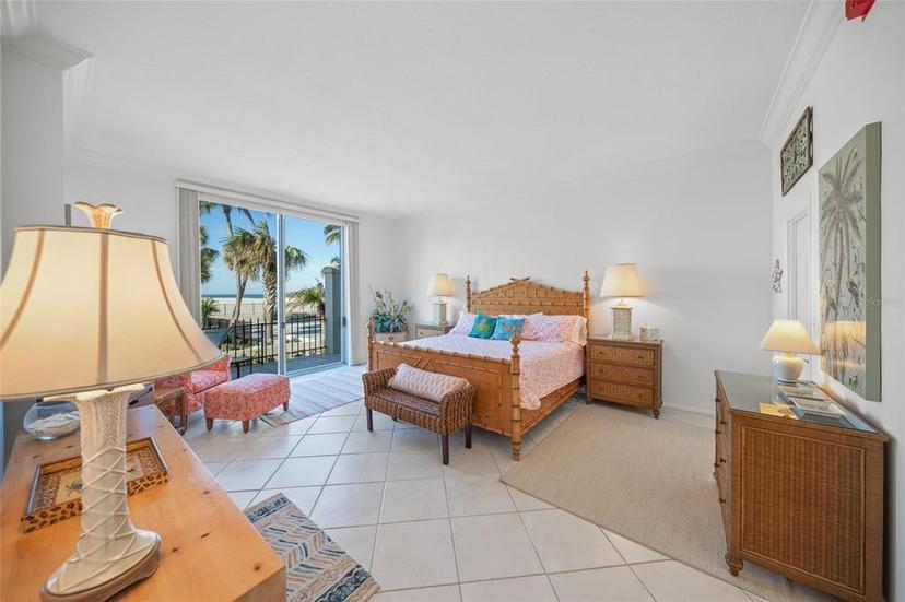 Picture of 1212 Benjamin Franklin Drive Unit 102, Sarasota FL 34236