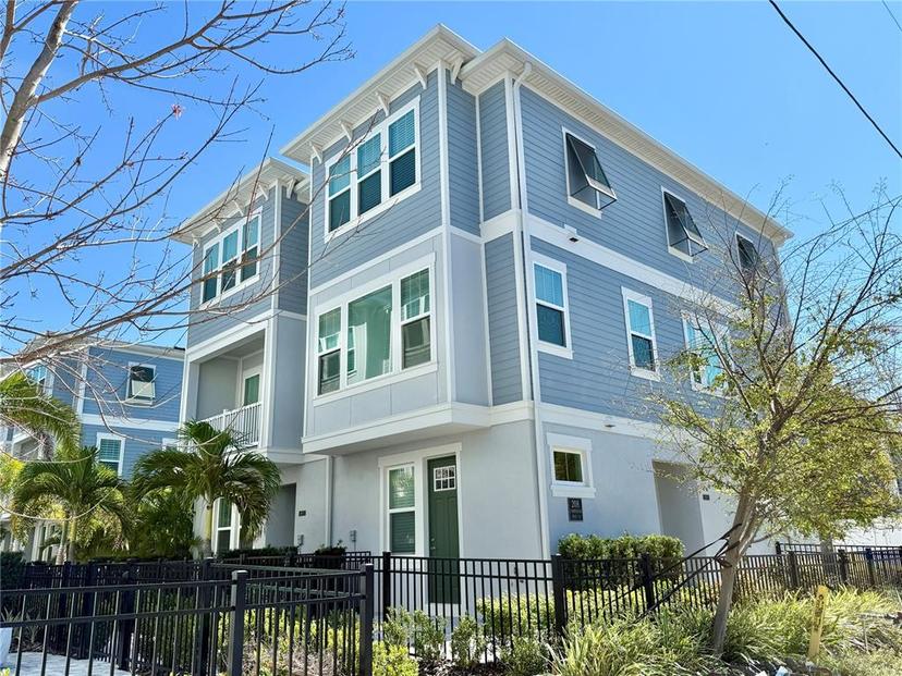 Picture of 208 S Tampania Avenue Unit 4, Tampa FL 33609