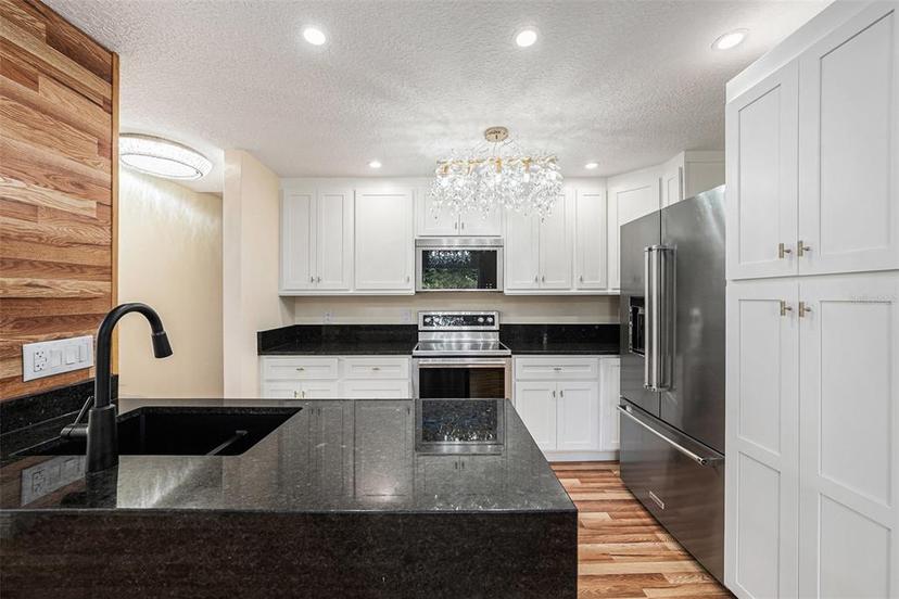 Picture of 13518 Palmwood Lane Unit 13518, Tampa FL 33618