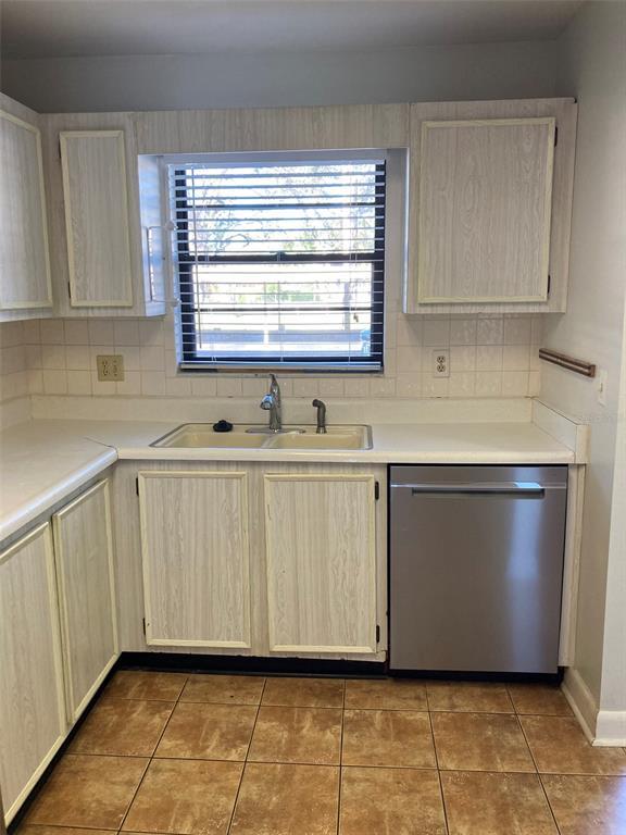 Picture of 6070 80Th Street N Unit 109, St Petersburg FL 33709