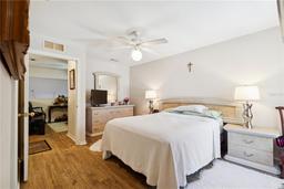 Picture of 1217 NW 55 Street Unit 17, Gainesville, FL 32605