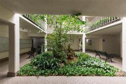 Picture of 3325 Bayshore Boulevard Unit D11, Tampa, FL 33629