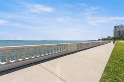 Picture of 3325 Bayshore Boulevard Unit D11, Tampa, FL 33629