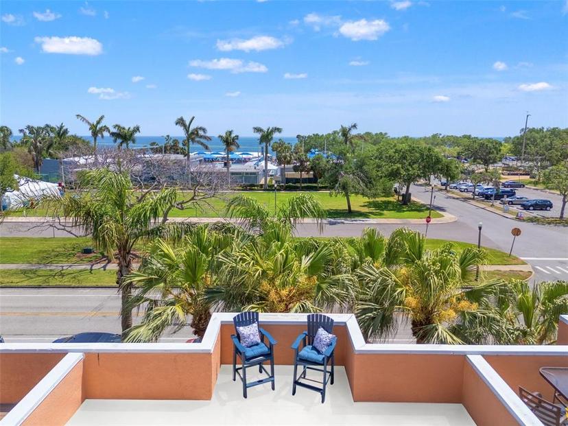 Picture of 920 N Shore Drive Ne, St Petersburg FL 33701