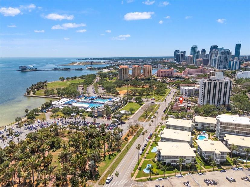 Picture of 920 N Shore Drive Ne, St Petersburg FL 33701
