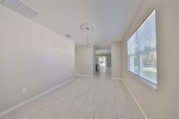 Picture of 2807 W Granfield Avenue, Plant City, FL 33563