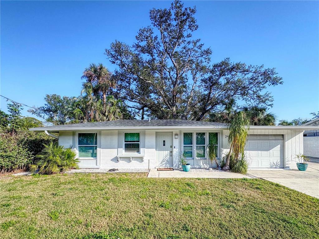 Picture of 240 Pocono Trail E, Nokomis, FL 34275