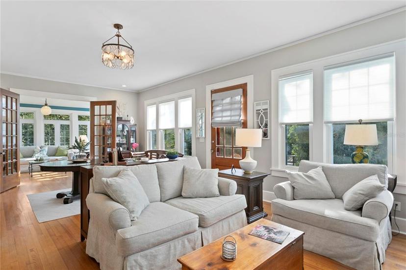 Picture of 201 72Nd Street N, St Petersburg FL 33710