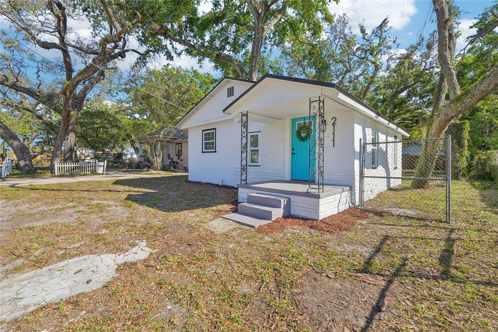 Picture of 2111 E Ellicott Street, Tampa, FL 33610