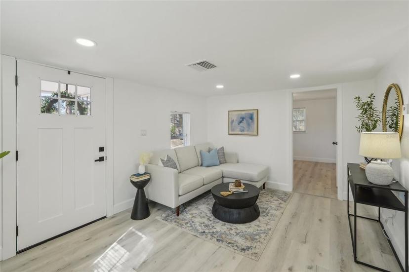 Picture of 2111 E Ellicott Street, Tampa FL 33610