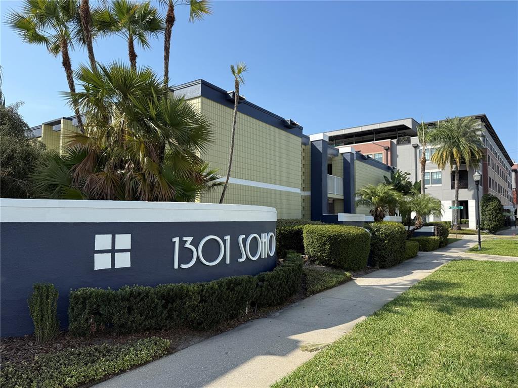 Picture of 1301 S Howard Avenue Unit B24, Tampa, FL 33606