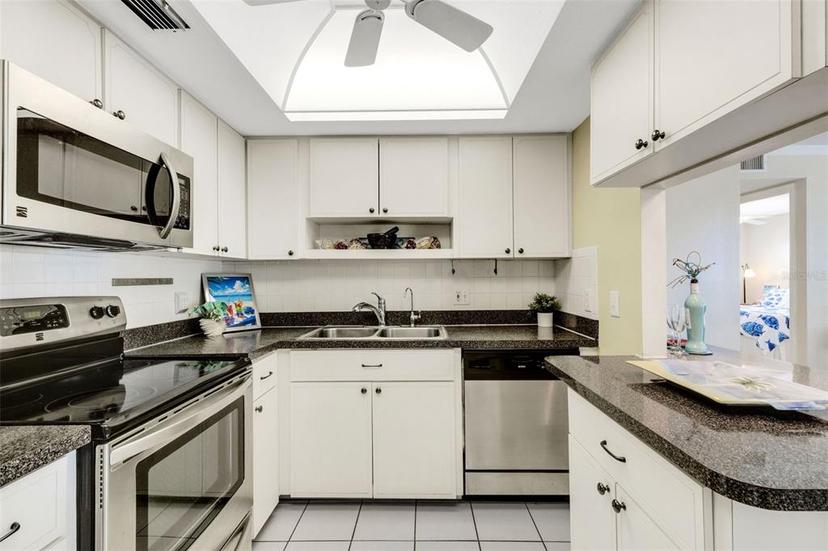 Picture of 200 Park Boulevard N Unit 108, Venice FL 34285