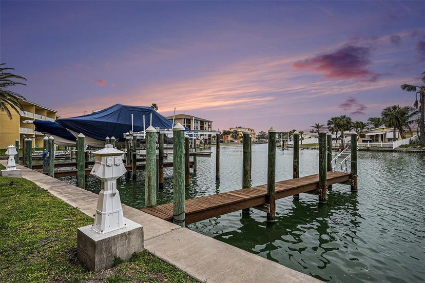Picture of 11525 Gulf Boulevard Unit 401, Treasure Island FL 33706